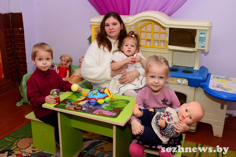 Ольга Березняцкая с детьми