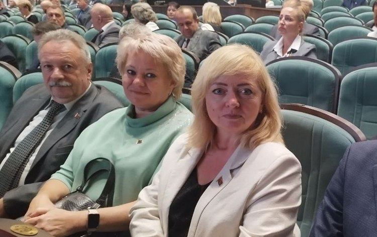 Жанна БИЗНЯ (справа)