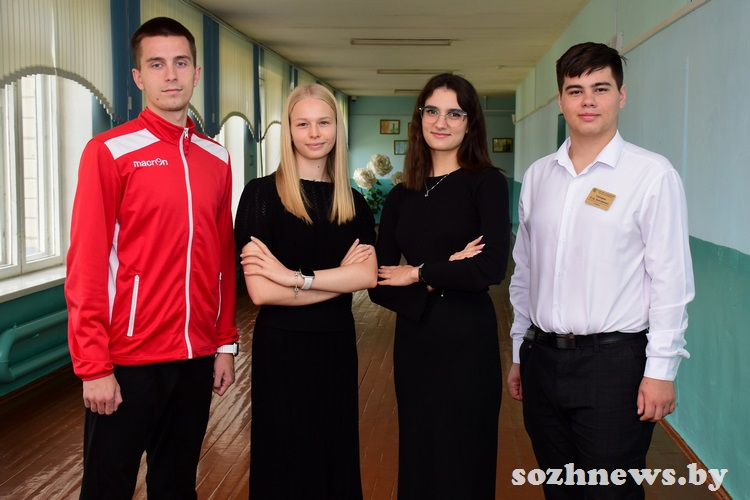 Андрей Блашкевич крайний слева Андрей Блашкевич крайний слева